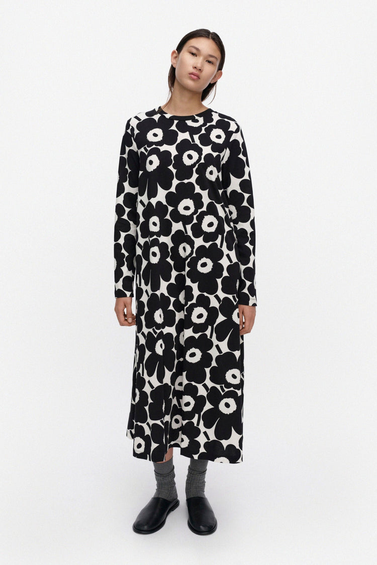 Marimekko - Hujanhajan Unikko Jersey Dress in black, off white